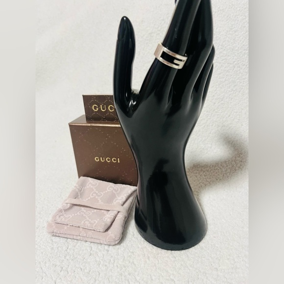 Gucci G Cut out Ring - Picture 10 of 10